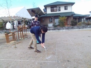 雨一転晴れ間の地鎮祭 